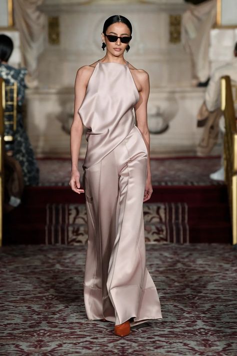 Silk Fashion Clothes, Christian Siriano 2024, Runway 2024, Fashion Week Dresses, Press Tour, Runway Trends, Christian Siriano, Life Tips, Beauty And Lifestyle