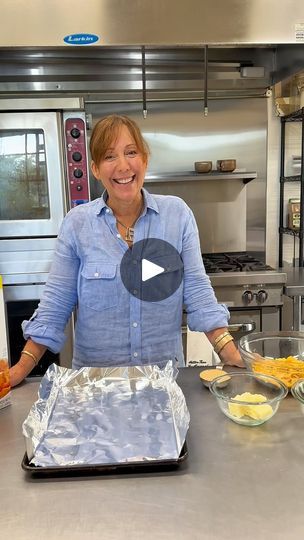 71K views · 4.3K reactions | Happy Sunday y’all!!  Sweet, crunchy, and perfect for game day! 🍬🏈 Dive into my corn flake candy recipe—tailgating just got a whole lot sweeter! #TailgateTreats #CornFlakeCandy | Elizabeth Gourlay Heiskell | elizabethheiskellofficial · Original audio Candy Corn Thanksgiving Treats, Elizabeth Heiskell Recipes, Frito Candy Recipe, Corn Flakes Treats, Corn Flake Candy Recipe, Corn Flakes Recipes, Corn Flake Candy, Cornflake Candy, Tailgate Treats