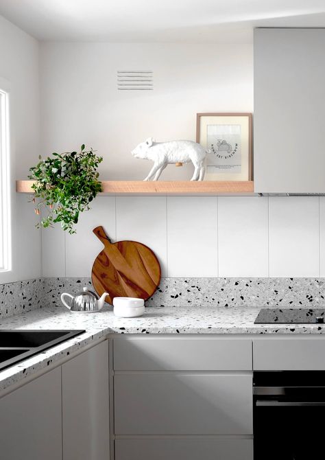 Terrazzo kitchen counter, coffee table, side table, pot, tile floor... We're even seeing the #terrazzo tile motif used on wallpaper and carpets. It's a trend from the past that is coming back with a modern twist. #2019 #kitchen #interior Terrazzo Kitchen, Kitchen Countertop Materials, Beautiful Kitchen Designs, Countertop Materials, Kitchen On A Budget, Counter Tops, Beautiful Kitchens, Kitchen Space, Diy Kitchen