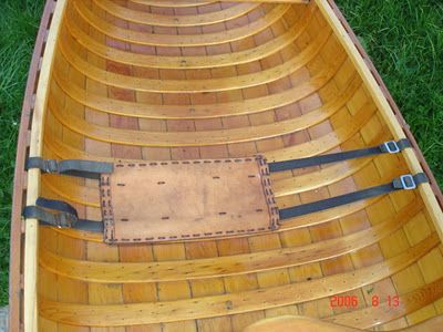 Canoe kneeling thwart. Canoe Paddle Art, Canoe Seats, Wood Boat Building, Cedar Strip Canoe, Leather Working Projects, Canoe Building, Wooden Canoe, Canoe Camping, Canoe Boat