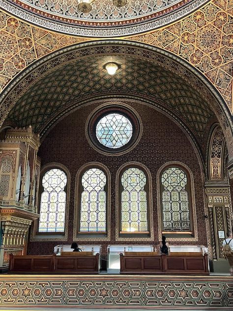 Interior of Spanish Synagogue in Prague · Free Stock Photo Ornate Ceiling, Architecture Ceiling, Jewish Synagogue, Place Of Worship, Mosaic Patterns, Stained Glass Windows, Prague, Czech Republic, Free Photos