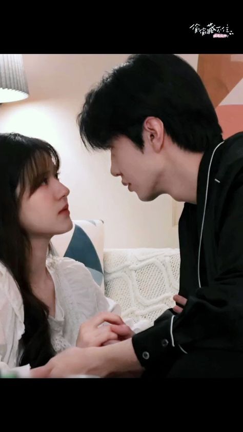 Romantic Couple Kissing, Korean Drama Romance, Cute Couples Cuddling, Couple Romance, Korean Drama Songs, Romantic Videos Couples, Hidden Love, Ulzzang Couple, Cute Couples Kissing