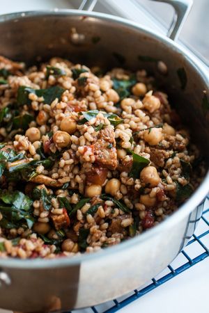 Warm Balsamic Barley Salad Vegan Italian Sausage, Salad Mixes, Barley Recipe, Barley Salad, Swiss Chard Recipes, Make Ahead Salads, Chard Recipes, Paleo Salads, Mediterranean Salad