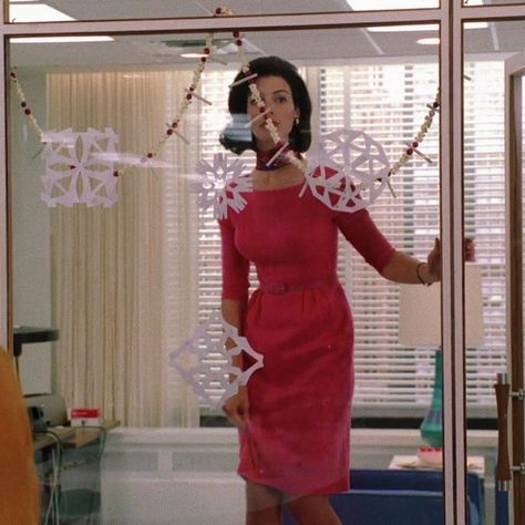 Megan Draper Mad Men Christmas, Mad Men Outfits, Mad Men Aesthetic, Men Christmas Outfit, 1970s Outfits, Megan Draper, Men Pics, Jessica Pare, Christmas Outfits