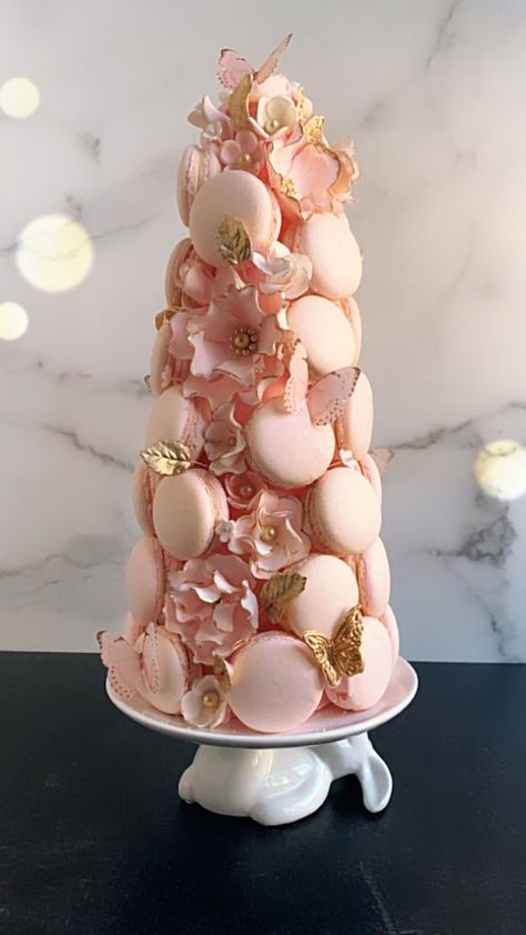 Pastel Macaron Tower, Macaron Tower Birthday, Macaron Cake Tower, Macaron Tower With Flowers, Macaron Tower Cake, Butterfly Macarons, Macaroons Tower, Macarons Flowers, Macarons Tower