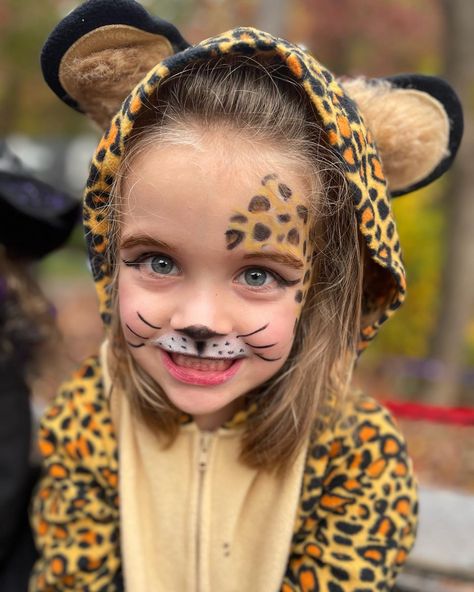 Leopard Face Paint, Kid Makeup, Cheetah Makeup, Leopard Face, Baby Painting, Kids Makeup, Lion King, Face Painting, Lyon