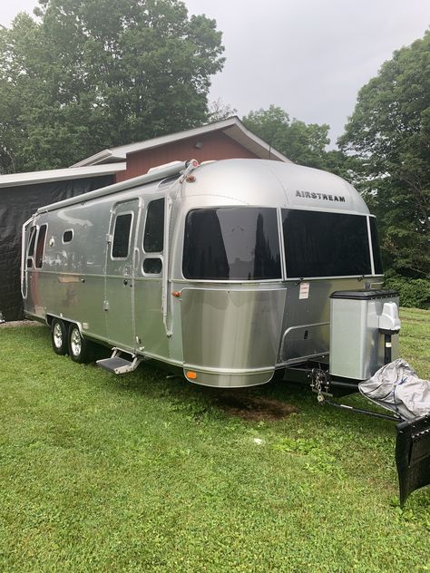 We are the original owners of this 26U Flying Cloud. It’s been well maintained and kept under cover. We are currently on Cape Cod with it heading back to upstate NY on 6/26. This has been pet, smoke and children free. The 26U is no longer made. This model has the self contained bathroom. It […] Airstream Travel, Airstream Flying Cloud, Airstream For Sale, Airstream Travel Trailers, Airstream Trailers For Sale, Airstream Trailers, Upstate Ny, Travel Trailers, Delaware