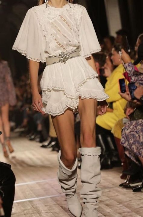 Boho Isabel Marant, Isabel Marant Girl Aesthetic, Boho Chic Isabel Marant, High End Fashion Outfits, Isabel Marant Aesthetic, Lacey Outfits, Boho Runway, Boohoo Chic, Isabel Marant Runway