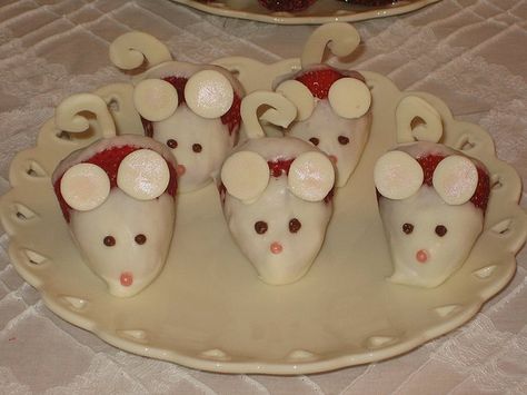 Chocolate Strawberry Mice by Frost Cake Co., via Flickr Strawberry Mice, Strawberry Mouse, Nutcracker Christmas Party, Maileg Doll House, Disney Movie Night, Edible Crafts, Chocolate Strawberry, Cat Party, Nutcracker Christmas