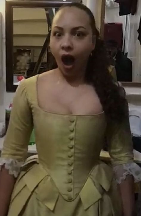 reminder that this exists Peggy Hamilton, Cast Of Hamilton, Jasmine Cephas Jones, Hamilton Cast, Hamilton Jokes, Schuyler Sisters, Hamilton Fanart, Hamilton Funny, Hamilton Memes