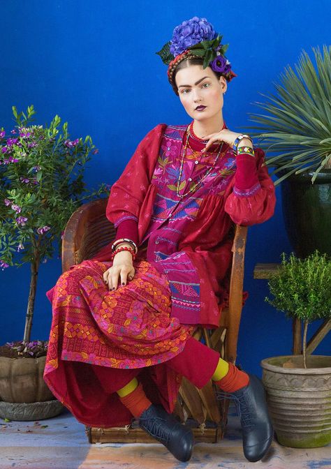 Mexicana Outfits, Mexican Couture, Bohemian Colours, Mexican Wear, Boho Upcycle, Frida Kahlo Fashion, Mexican Clothes, Creative Halloween Costumes Diy, Frida Kahlo Style