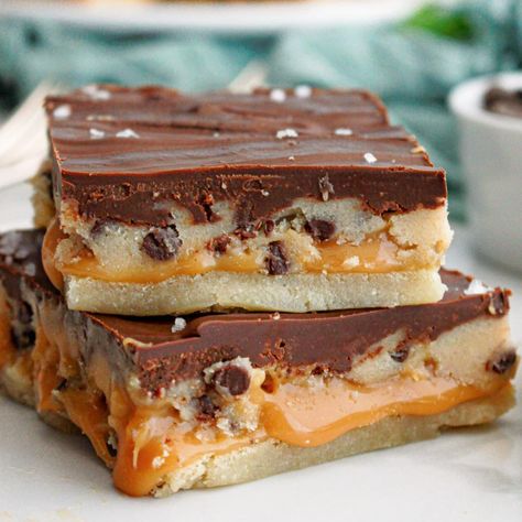 These Salted Caramel Cookie Dough Billionaire Bars are a decadent treat that will satisfy all of your sweet tooth cravings. The layers of gooey cookie dough, creamy caramel, and rich chocolate make for the ultimate dessert. Recipe ➡️ https://mariasmixingbowl.com/salted-caramel-cookie-dough-billionaire-bars/ Via Maria's Mixing Bowl Billionaire Bars, Caramel Cookie Dough, Salted Caramel Cookie, Baking Recipes Pie, Sugar Cookie Crust, Salted Caramel Cookies, Gooey Cookies, Cookie Dough Recipes, Caramel Cookies