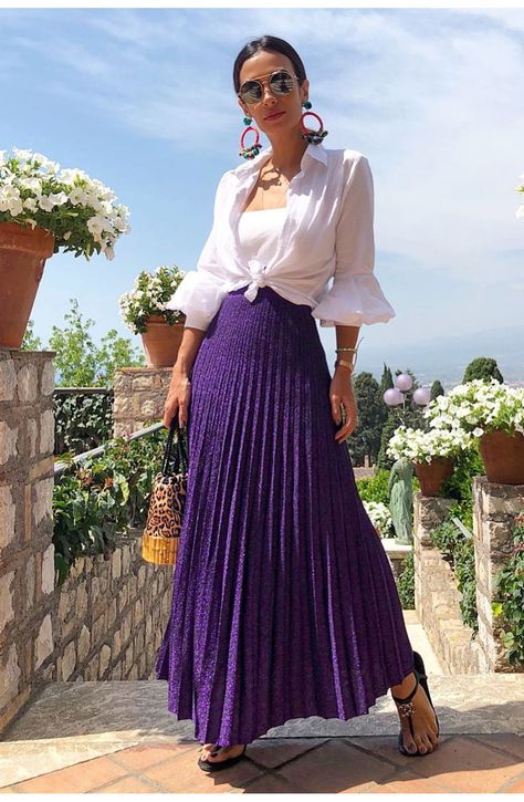 Purple Pleated Skirt Outfit, Long Skirt Outfits For Summer, Blue Skirt Outfits, Silvia Braz, Pleated Skirt Outfit, Look Casual Chic, Pleated Skirt Dress, Long Skirt Outfits, Purple Outfits