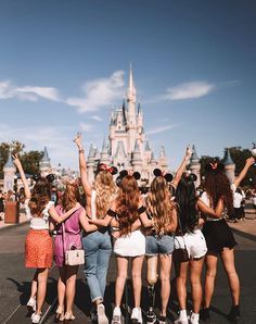 Foto Best Friend, Girls Friendship, Photos Bff, Disney Photo Ideas, Summer Family Photos, Disney World Pictures, Cute Disney Pictures, Disney Photography, Bff Photoshoot