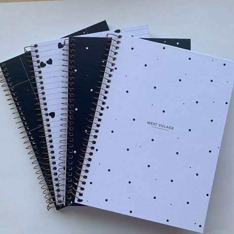 High School Plan, Cute Spiral Notebooks, Pretty School Supplies, School Suplies, Stationery Obsession, Cute Stationary School Supplies, School Bag Essentials, Cute School Stationary, Kawaii School Supplies