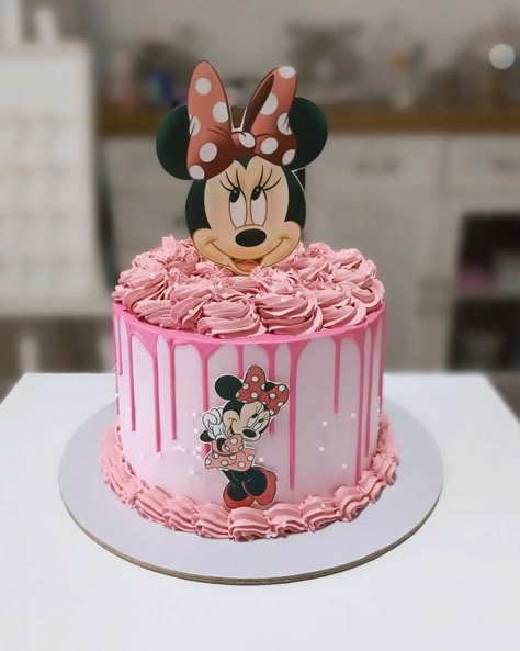 Mini Maus Cake, Baby Birthday Theme, Minnie Mouse Birthday Cakes, Minnie Mouse Cake, Minnie Party, Mouse Cake, Birthday Inspo, Second Birthday, Minnie Mouse Birthday