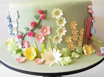 70th Birthday Cake with English Country Garden 60th Cake, Garden Birthday Cake, Garden Party Cakes, Fairy Garden Cake, Fairy Birthday Cake, Mum Flower, 10 Birthday Cake, 70th Birthday Cake, 80 Birthday Cake