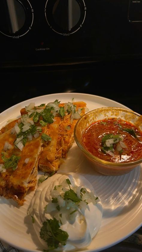 Chicken Quesadillas Aesthetic, Chicken Quesadilla Aesthetic, Mexican Cuisine Aesthetic, Mexican Food Snapchat, Quesadillas Aesthetic, Quesadilla Aesthetic, Canada Food, Food Aesthetics, Cheese Quesadilla