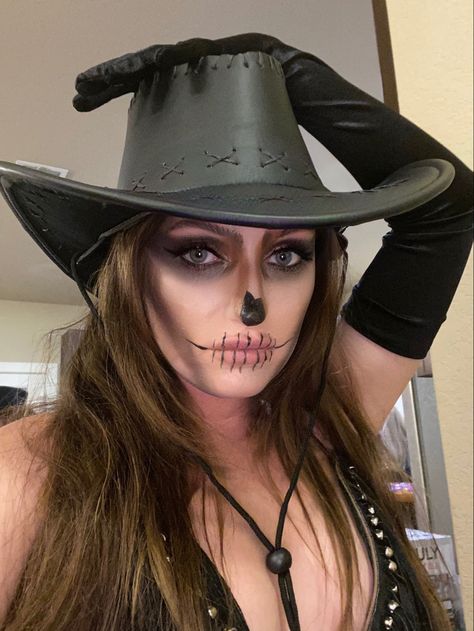 Cowboy Makeup Halloween, Cowboy Makeup, Zombie Cowboy, Makeup Zombie, Halloween Parejas, Korea Makeup, Ideas Halloween, Halloween Ideas, Maquillaje De Ojos