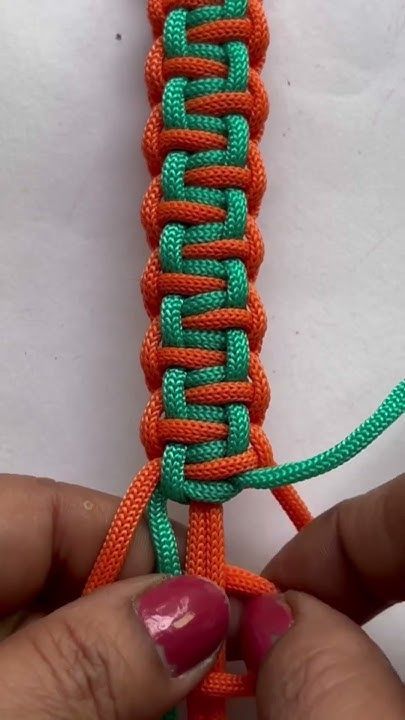 Paracrod bracelet design #design #bracelet #handmade #paracordbracelet #diy #shortsvideo #Knot #work Knot Tying Tutorial, Knots Jewelry, Paracord Bracelet Patterns, Paracord Bracelet Tutorial, Snake Knot, Paracord Ideas, Types Of Knots, Paracord Bracelet Diy, Paracord Diy