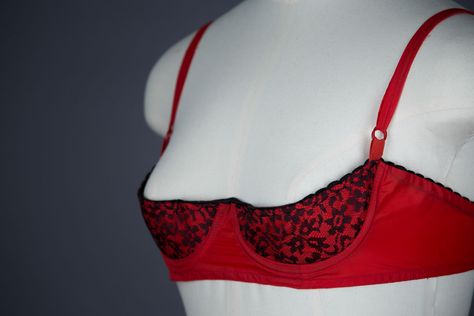 Red Nylon & Lace Padded Quarter Cup Bra By La Parisienne The Underpinnings Museum shot by Tigz Rice Studios 2017 Quarter Cup Bra, Bra Design, Diy Bra, Push Up Lingerie, Women Bras, Half Cup Bra, 20th Century Fashion, Fashion 1950s, Silk Lingerie