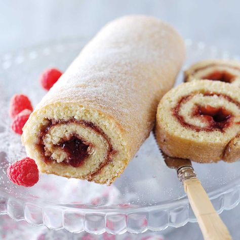 How to make an irresistible Swiss Roll, made with jam or lemon curd plus variations for Chocolate Swiss Roll and Cream-Filled Swiss Roll. Dairy Book, Swiss Roll Recipe, Jam Roll, Chocolate Swiss Roll, Gluten Free Stuffing, Baby Pancakes, Angel Cake, Delicious Cake Recipes, Nigella Lawson