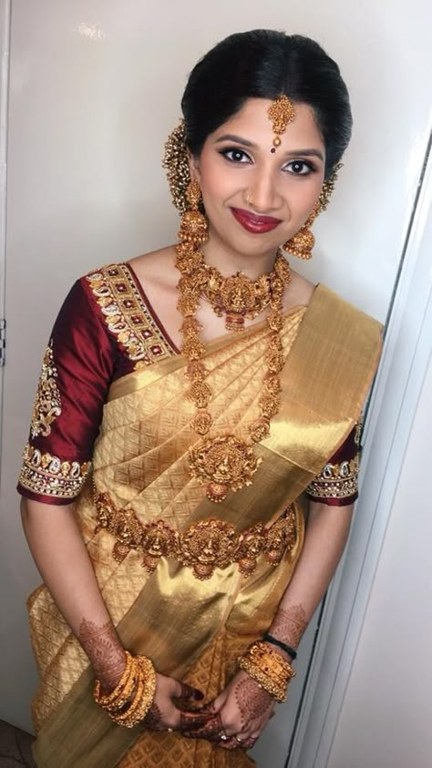 Gold Colour Saree Blouse Designs, Gold Saree Contrast Blouse, Gold Colour Saree Contrast Blouse, Gold Saree With Contrast Blouse, Golden Saree With Contrast Blouse, Golden Saree Look, Gold Colour Saree, Golden Saree Blouse Designs, Golden Sarees