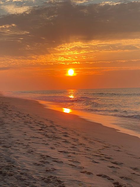 Bursting orange colors of a magnificent Hamptons sunrise over the ocean Sea Sunrise, Beach Sunrise, Sunsets And Sunrises On The Beach, Seaside Sunset, Calm Beach Sunset, Sunrise Over The Sea, Beach Weather, Orange Sunset Beach, Beautiful Ocean Pictures