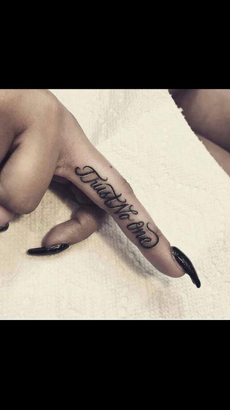 Mama Tattoo, Hand Tattoos For Girls, Number Tattoos, Pretty Hand Tattoos, Finger Tattoo Designs, Skull Pictures, Classy Tattoos, Dope Tattoos, Finger Tattoos