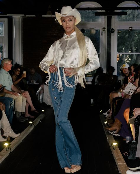 Our COLAFW Top Model 2024, Keyera, slayed the Cowboy Couture runway! 🤠✨#colafashionweek She brought fierce style and major cowboy chic vibes. It was a night to remember! COLAFW Top Model 2024: @_keyeramonae @colafwtopmodel Styled by: @doubleostyles 📸: @jamaal.josef #cowboylife #cowgirlchic Cowboy Couture, Cowboy Chic, Chic Vibes, Boys Life, Cowgirl Chic, The Cowboy, A Night To Remember, Couture Runway, Top Model