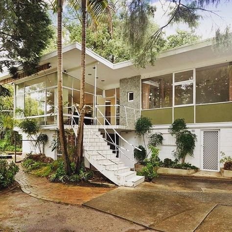 Hollywood thrills   #newlisting #killara Seventies Architecture, Mcm Architecture, Home Decor Themes, Mid Century Modern Exterior, Mid Century Exterior, Iconic Architecture, Casas The Sims 4, Mid Century Architecture, Australian Architecture