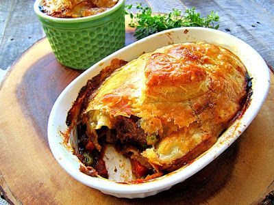 Beef Stew Pot Pie, Beef Stew Pie, Leftover Beef Stew, Puff Pastry Recipes Dinner, Stewing Steak, Dinner Pies, Leftover Roast Beef, Beef Pot Pies, Beef Pies