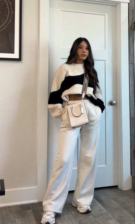 My Brunch Comfy Outfit, Wide Joggers Outfit Women, Cream Wide Leg Joggers Outfit, Grey Sweater Black Pants Outfit, Wide Leg Casual Pants Outfit, Outfits With Knitted Sweaters, Elegant But Casual Outfits, Outfits With New Balance 9060, How To Style New Balance