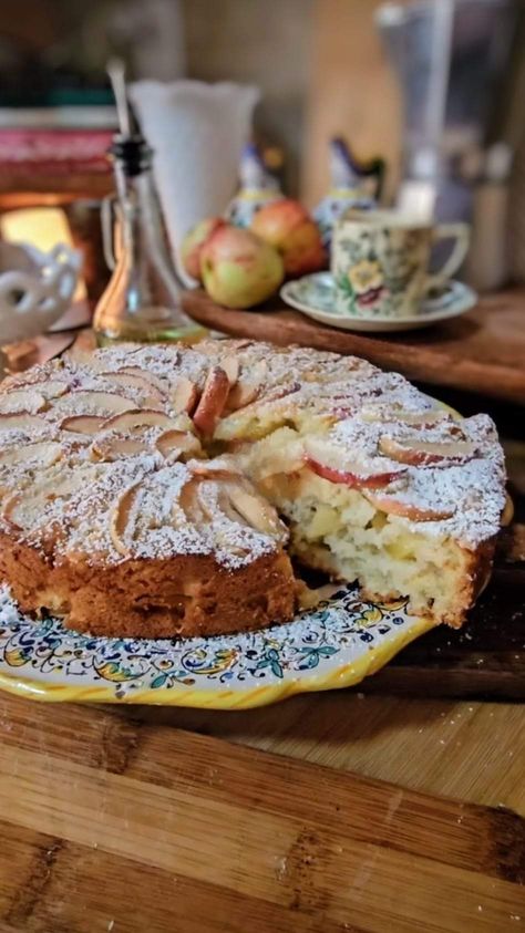 Italian Fruit Cake, Italian Apple Desserts, Italian Apple Cake Recipe, Italian Apple Cake, Fall Italian Desserts, Easy To Make Cake, Apple Cake Recipe Easy, Giada De Laurentiis Recipes, Cake Torte