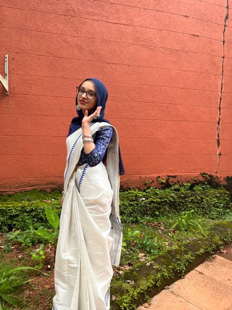 Onam saree x hijab Onam Saree Kerala, Saree With Hijab, Onam Outfits Ideas, Onam Outfits, Onam Saree, Outfits Muslim, Bengali Saree, Caption For Girls, Modest Fashion Hijab