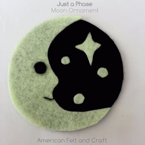 Light Up Ornaments, Felt Moon, Moon Ornament, Felt Ornaments Patterns, Diy Projects Gifts, Christmas Crafty, Felt Craft, Christmas Ornament Pattern, Crafty Gifts