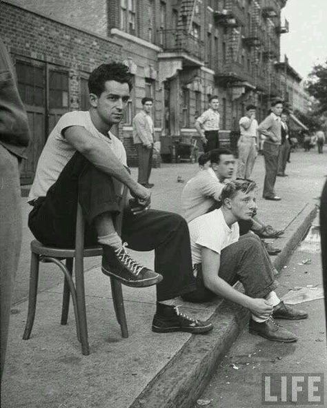 Brooklyn, NY, 1950's Public Enemies, Young Mens Fashion, American Teen, Old New York, Black And White Photograph, West Side Story, Foto Art, Vintage New York, 영감을 주는 캐릭터