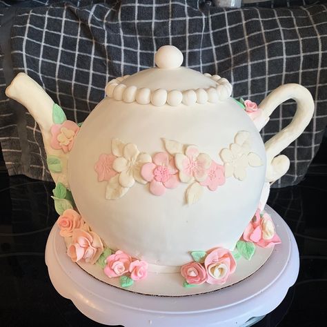 teapot cake Yea Party Cake Ideas, Tea Pot Birthday Cake, Teapot Birthday Cake, Teapot Cake Ideas, Is It Cake Or Real, Tea Party Theme Cake, Tea Party Cake Birthday, Tea Party Birthday Cake, Tea Party Cakes