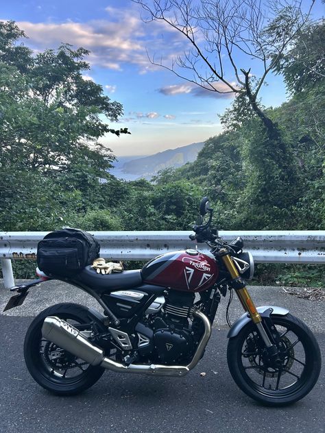 Triumph Speed 400, Starboy Aesthetic, Couples Hidden Face Pics, Motorcycle Helmets Half, Face Pics, Biker Photography, Bike Photography, Pretty Bike, Royal Enfield