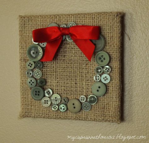 Christmas decor or gift....burlap with buttons in a holiday shape....maybe a Christmas tree Cards With Buttons, Christmas Button Crafts, Button Wreath, Button Tree, Handmade Christmas Cards, Christmas Buttons, Burlap Crafts, Burlap Christmas, Christmas Mantels