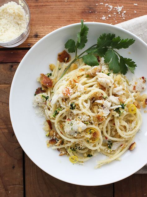 Crab Spaghetti with Lemon Gremolata - foodiecrush Lemon Gremolata, Crab Stew, Crab Spaghetti, Inspiralized Recipes, Pasta Menu, Erma Bombeck, Lump Crab, Foodie Crush, Crab Recipes