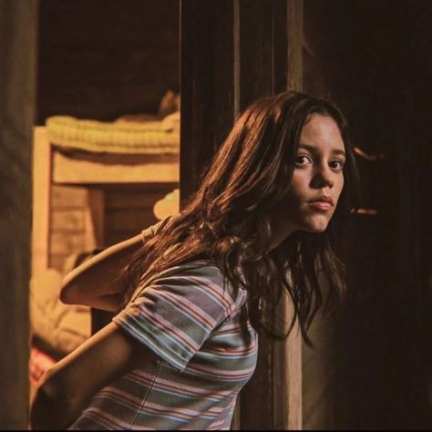 Jenna Ortega Pfp, Lorraine Day, Scream Outfits, Jenna Ortega And Emma Myers, Ortega Family, Lottie Matthews, Apocalypse Survivor, Celebrity Film, Cia Agent