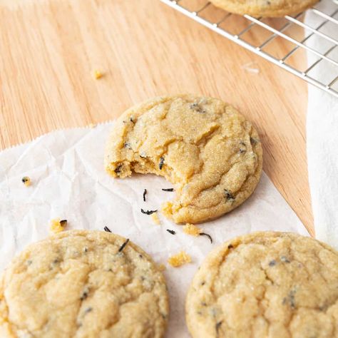 These Earl Grey sugar cookies are SO soft and melt-in-your-mouth. The dough comes together in less than 10 minutes and are easy to make! Earl Gray Cookies, Earl Grey Shortbread Cookies, Earl Grey Cupcakes, Olive Oil Cookies, Basic Sugar Cookie Recipe, Earl Grey Cookies, Cookies 2023, Mini Chocolate Chip Cookies, Christmas Cookie Ideas