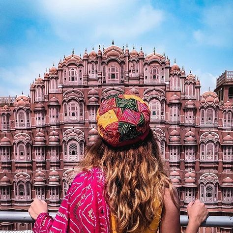 Hawa Mahal Photoshoot, Hawa Mahal Photography Poses, Hawa Mahal Aesthetic, Jaipur Photoshoot Ideas, Hawa Mahal Photography, Jaipur Poses, Jaipur Photoshoot, Jaipur Diaries, Jaipur Trip