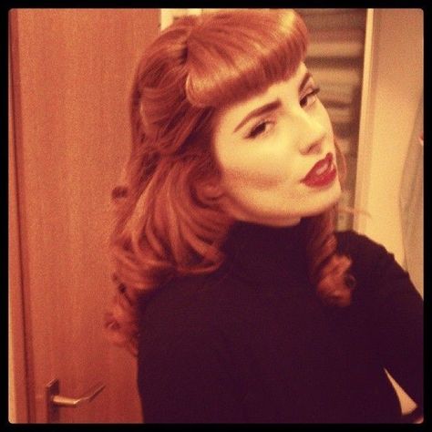 Rockabilly Fringe, Vanessa Frankenstein, Doris Mayday, 1940s Hairstyles Short, Bettie Bangs, Betty Bangs, Pinup Fashion, Vintage Hairstyle, Half Updo Hairstyles