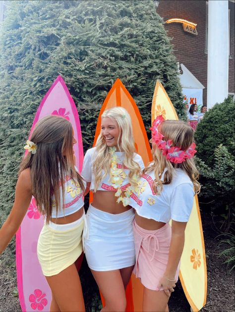 Spirit Week Themes, Sorority Pictures, Sorority Themes, Sorority Poses, Recruitment Themes, Spirit Week Outfits, Big Lil, Sorority Events, Sorority Bid Day