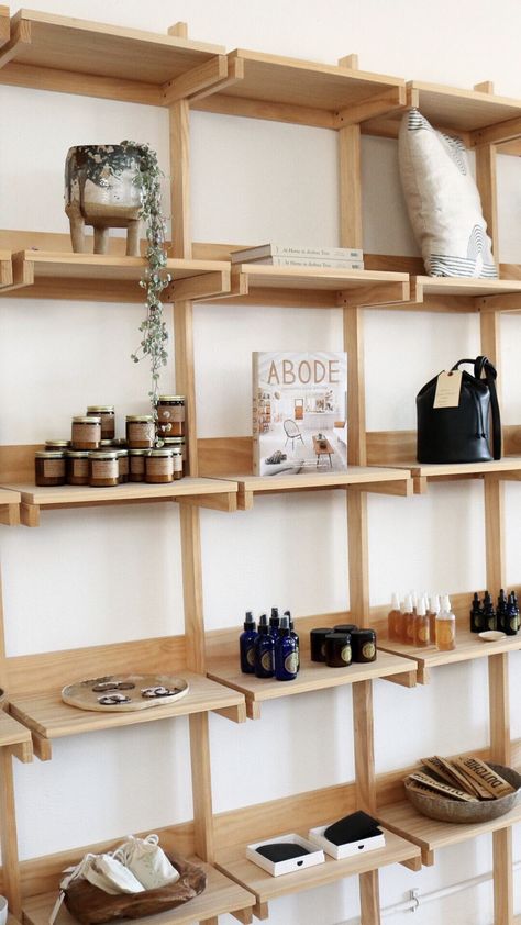 Wood Store Shelving, Retail Display Shelves Store Interiors, Wooden Retail Shelves, Small Bag Shop Interior Design, Retail Store Layout Design, Cafe Retail Display, Minimal Shop Design, Coffee Retail Display, Store Shelf Design