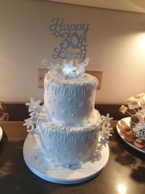 Icicle Cake, Winter Wonderland Party Cake, Winter Theme Birthday Cake, Snow Cake Birthday, Winter Wonderland Cakes, Winter Wonderland Bday Cake, Winter Wonderland Cake Ideas, Winter Theme Cake, Winter Wonderland Birthday Cake