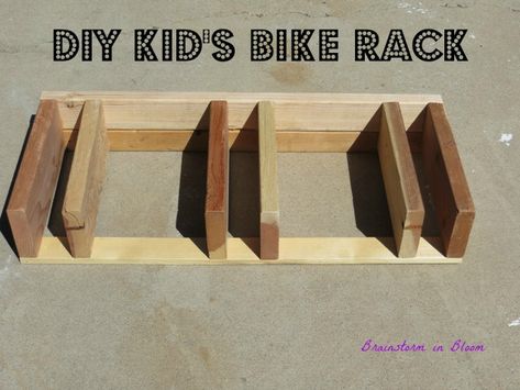 Kids Bike Storage Garage, Pallet Bike Racks, Standing Bike Rack, Kids Bike Storage, Rack Velo, Diy Bike Rack, Bike Rack Garage, Bike Storage Garage, Wooden Bicycle