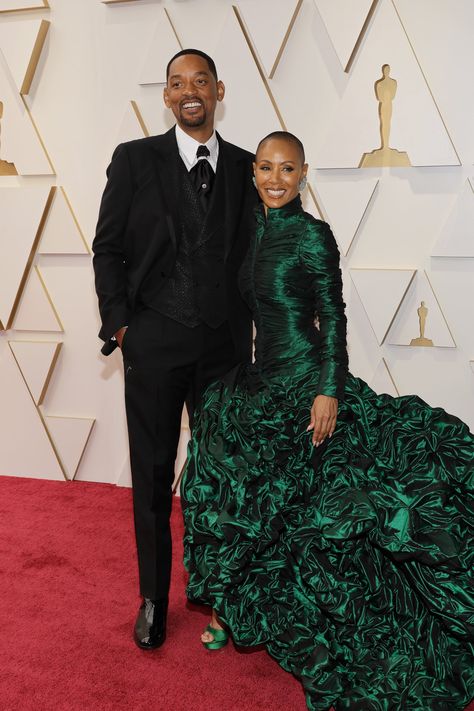 Will Smith and Jada Pinkett Smith at the 2022 Oscars Will Smith And Jada Pinkett, Will And Jada, Oscars 2022, Ciaran Hinds, Academy Awards Red Carpet, White Tux, The Long Goodbye, Cute Celebrity Couples, Jada Pinkett